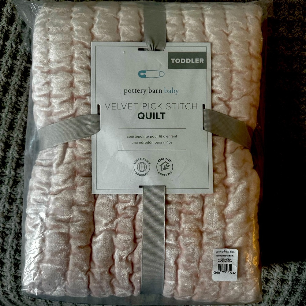 Brand new, baby velve quilt
Toddler size blush color